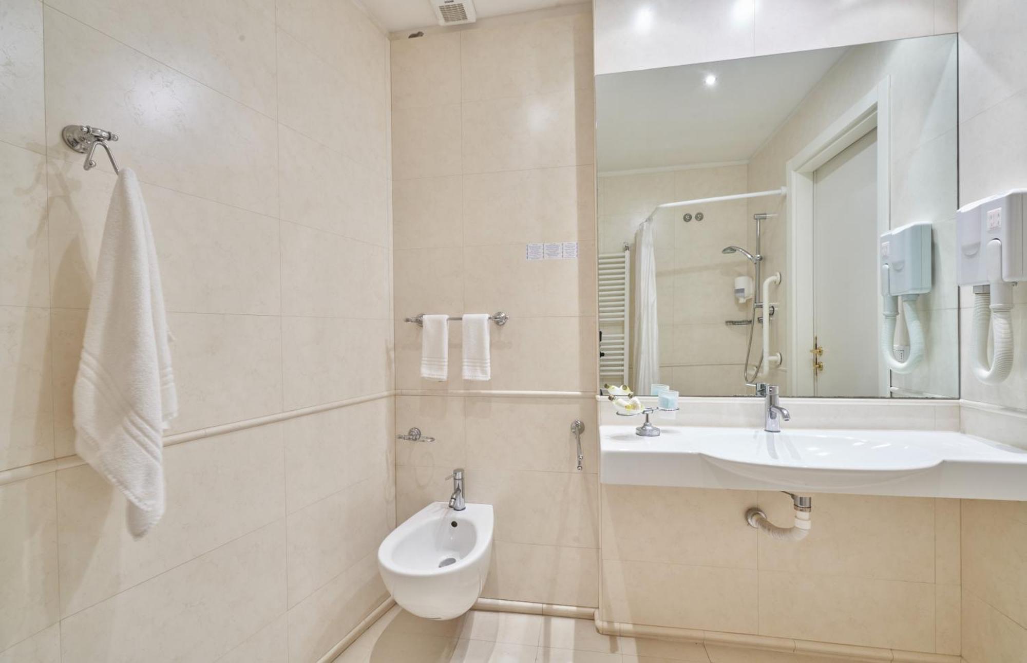 Hotel Bristol Белларія-Іджеа-Марина Екстер'єр фото
