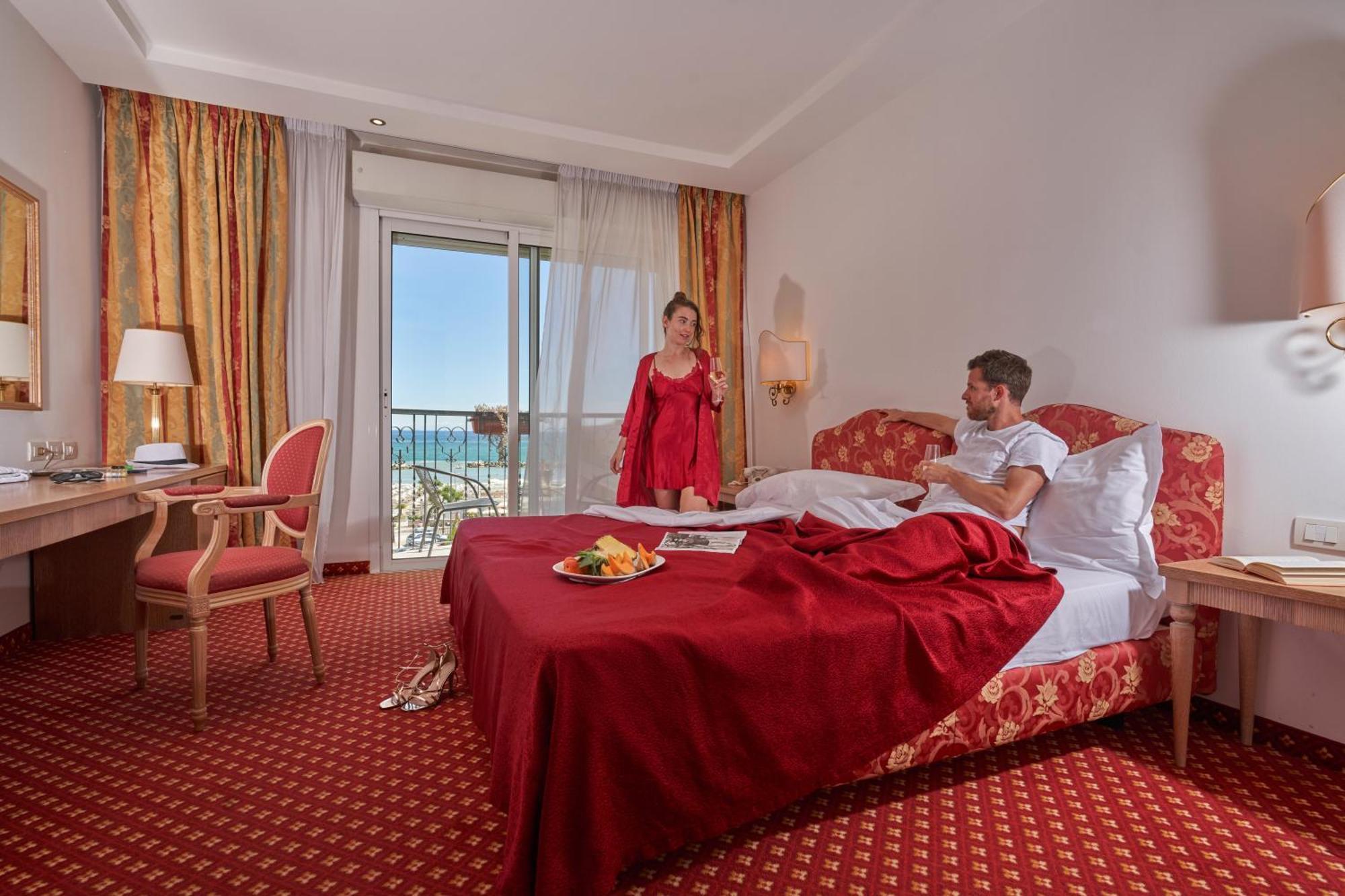 Hotel Bristol Белларія-Іджеа-Марина Екстер'єр фото