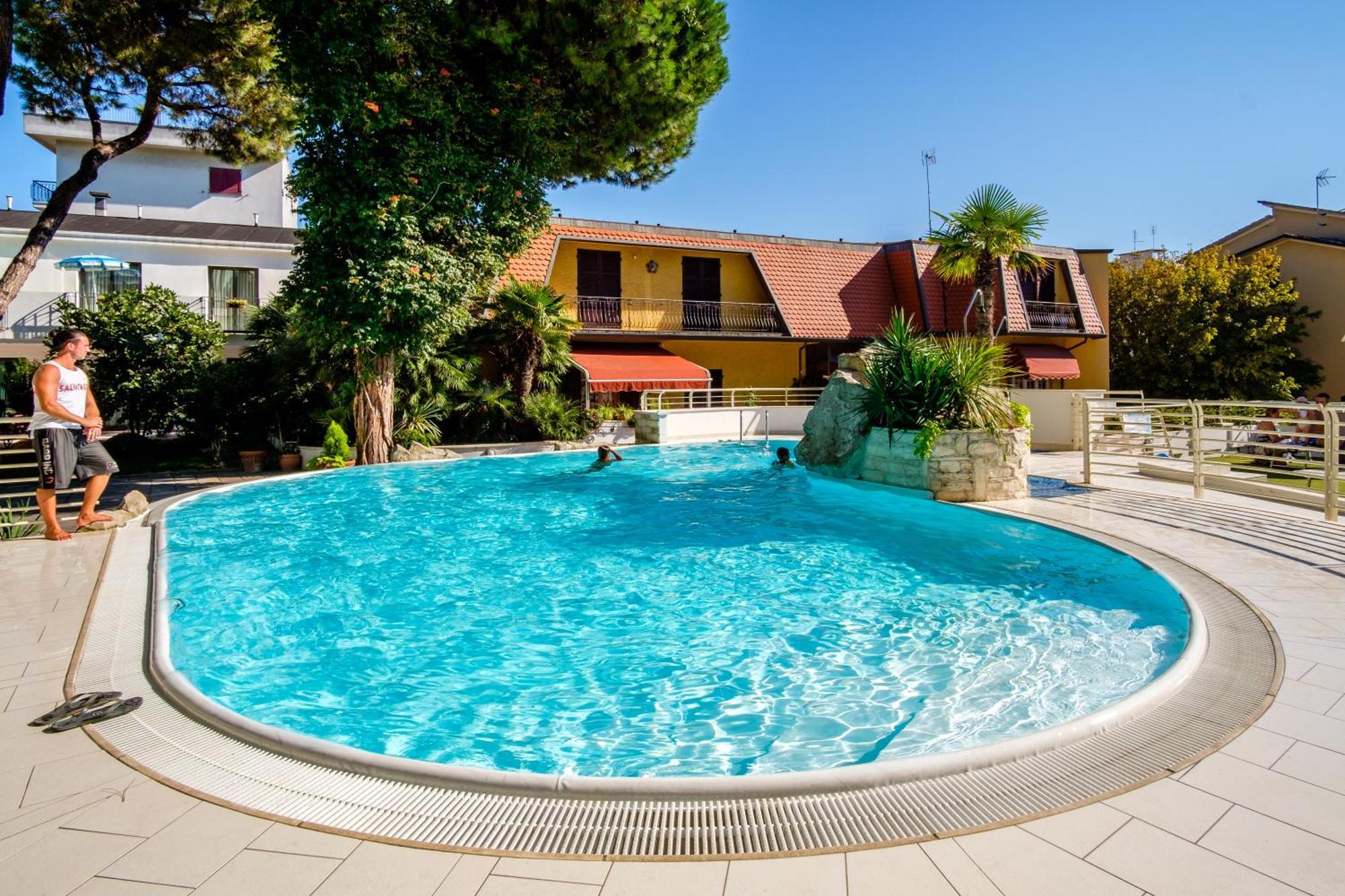 Hotel Bristol Белларія-Іджеа-Марина Екстер'єр фото